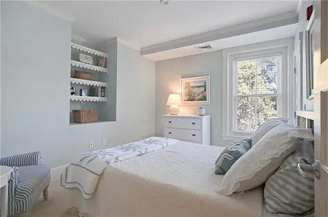 423 Hope Street Bristol RI 02809