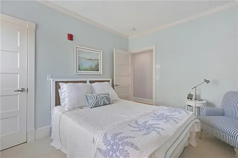 423 Hope Street Bristol RI 02809