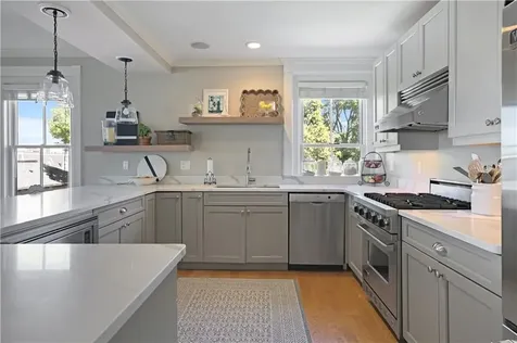 423 Hope Street Bristol RI 02809