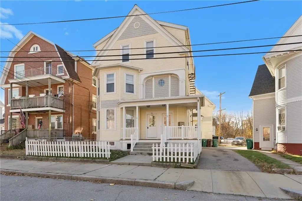366 Park Place Woonsocket RI 02895
