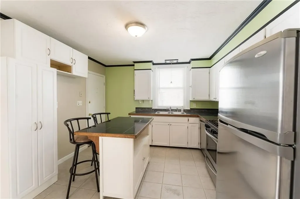 366 Park Place Woonsocket RI 02895