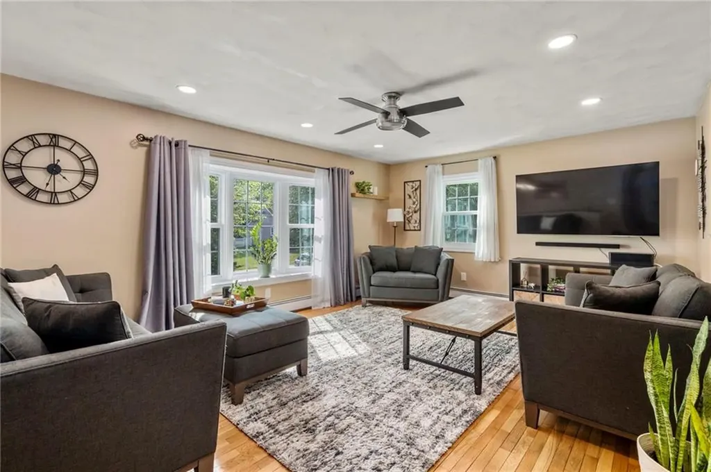 22 Kinnicutt Avenue Warren RI 02885