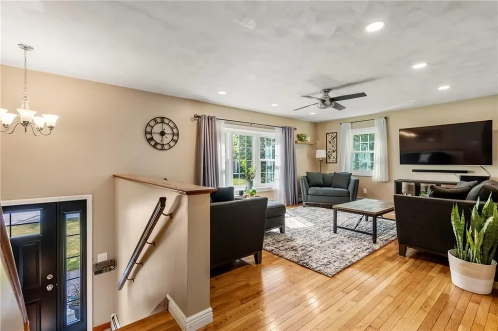 22 Kinnicutt Avenue Warren RI 02885