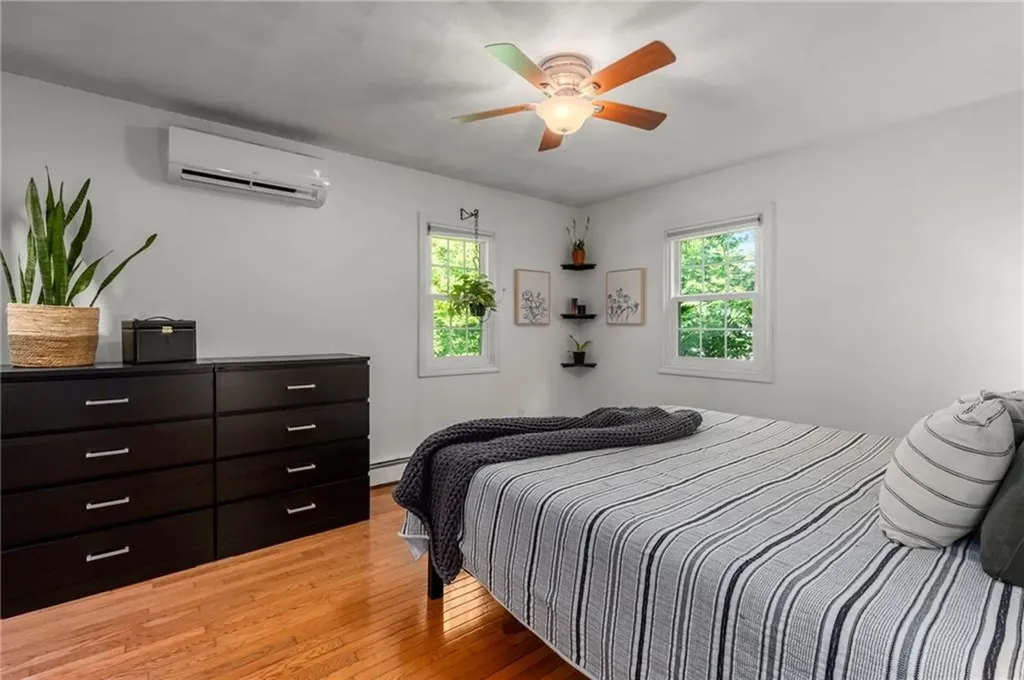 22 Kinnicutt Avenue Warren RI 02885