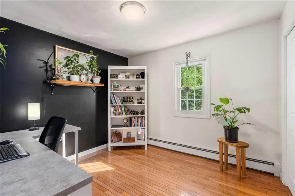 22 Kinnicutt Avenue Warren RI 02885