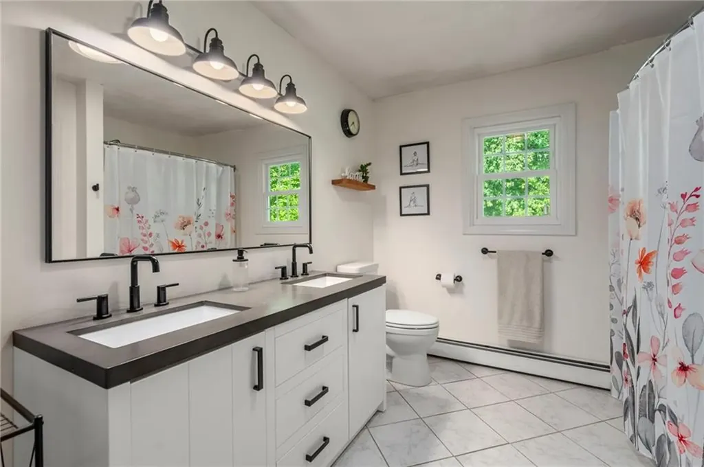 22 Kinnicutt Avenue Warren RI 02885