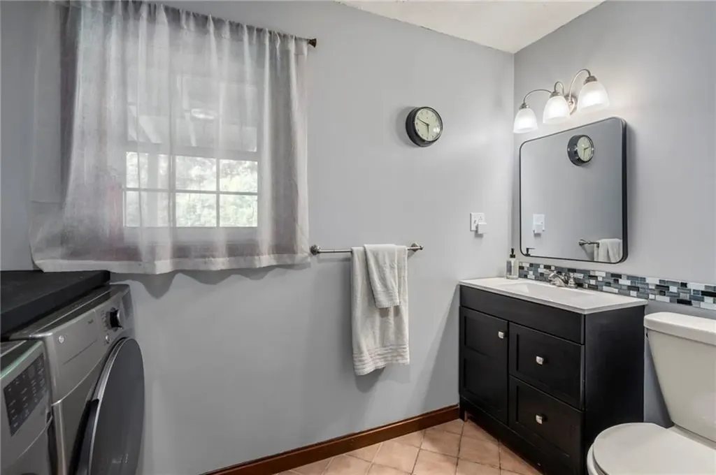 22 Kinnicutt Avenue Warren RI 02885