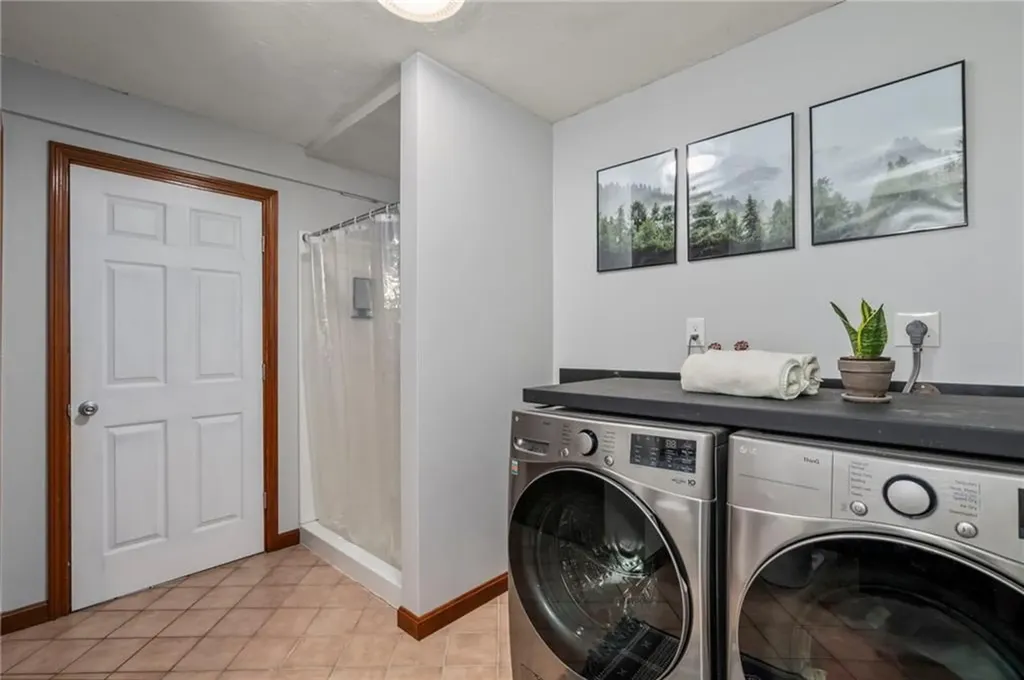 22 Kinnicutt Avenue Warren RI 02885