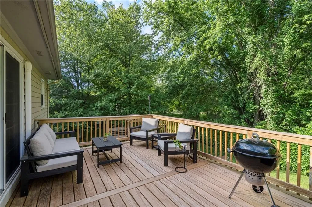 22 Kinnicutt Avenue Warren RI 02885