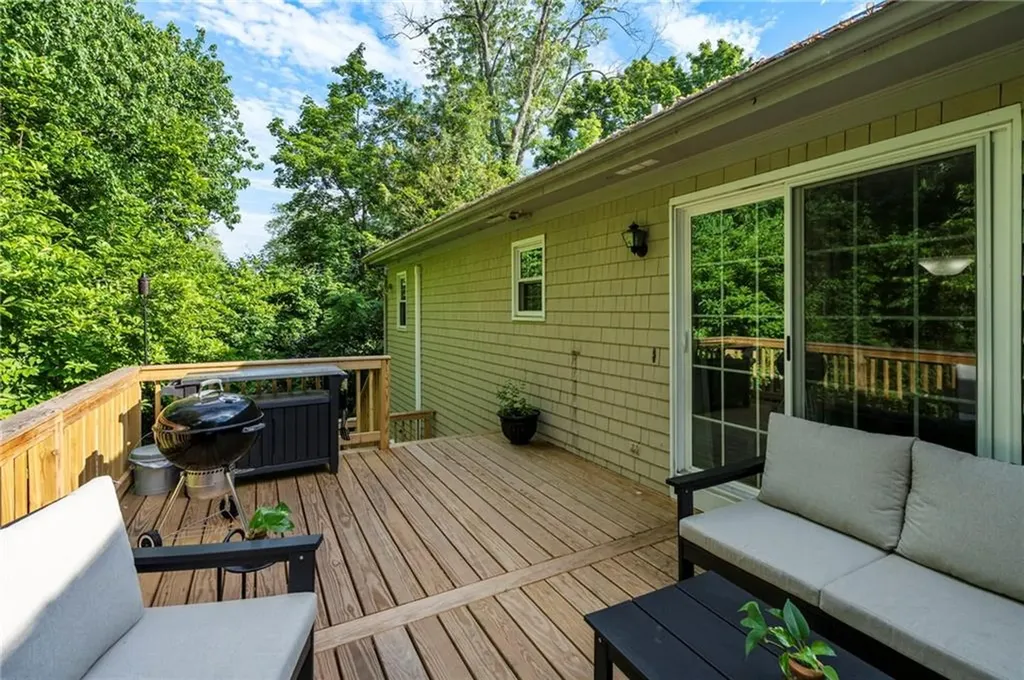 22 Kinnicutt Avenue Warren RI 02885
