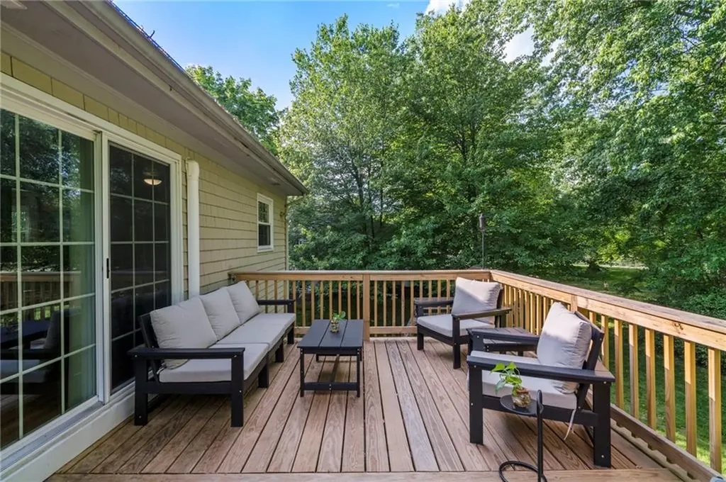 22 Kinnicutt Avenue Warren RI 02885
