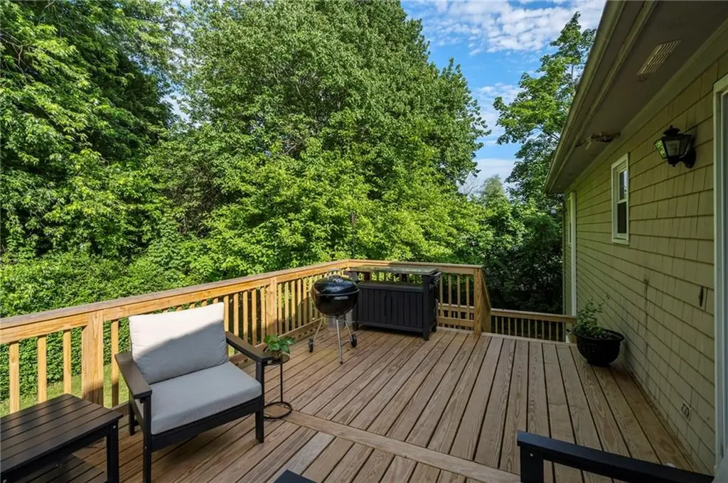 22 Kinnicutt Avenue Warren RI 02885