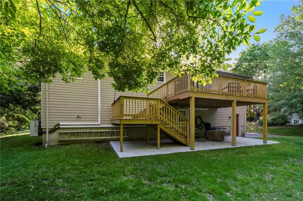 22 Kinnicutt Avenue Warren RI 02885