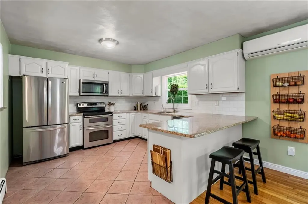 22 Kinnicutt Avenue Warren RI 02885