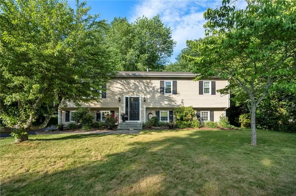22 Kinnicutt Avenue Warren RI 02885