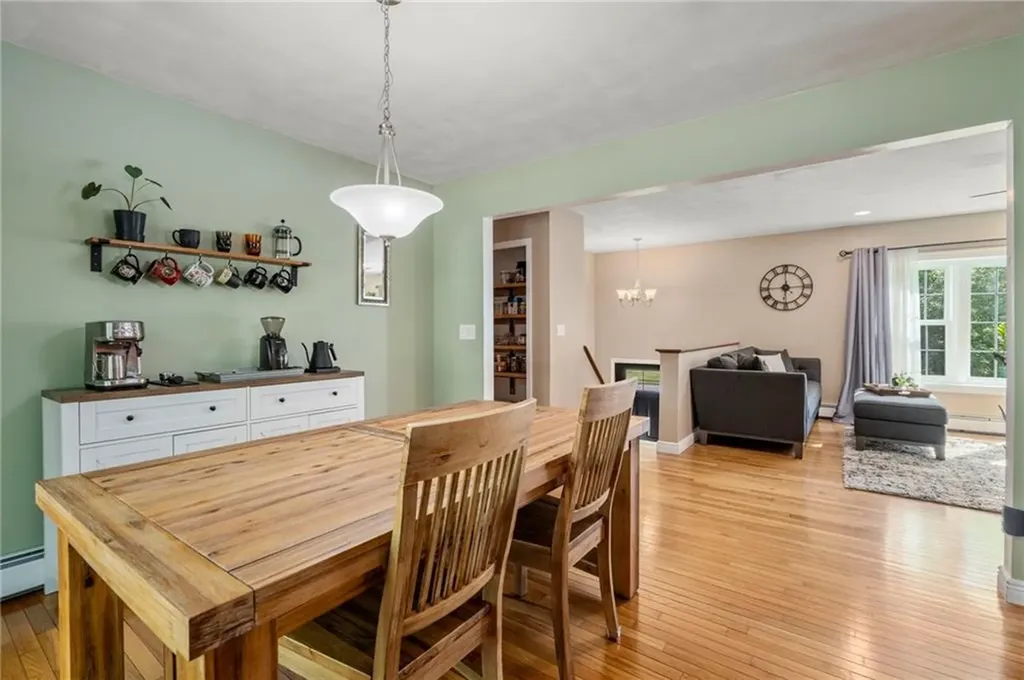 22 Kinnicutt Avenue Warren RI 02885