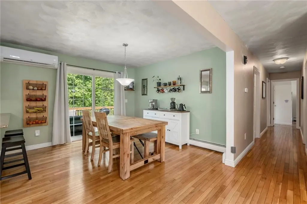 22 Kinnicutt Avenue Warren RI 02885