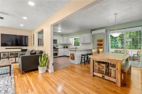 22 Kinnicutt Avenue Warren RI 02885