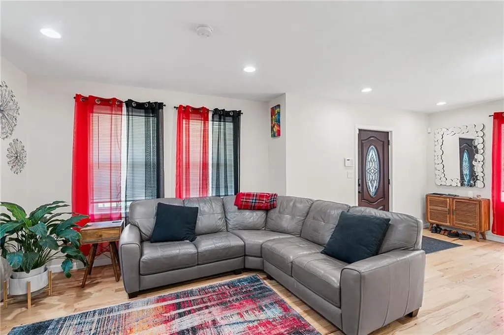 47 Mendon Street Providence RI 02904