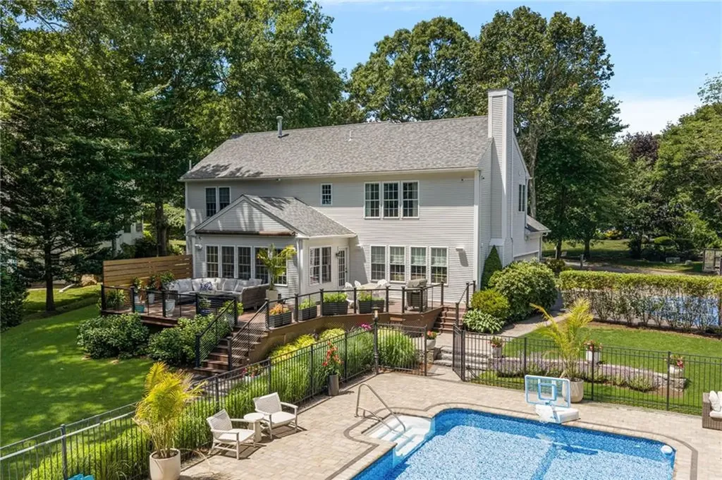 64 Fieldstone Lane North Kingstown RI 02874