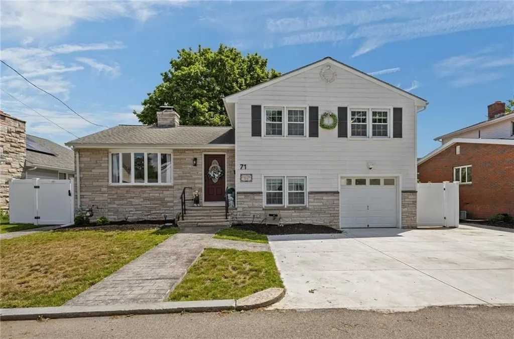 71 Garfield Street North Providence RI 02904