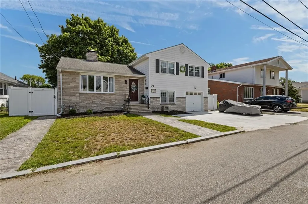 71 Garfield Street North Providence RI 02904