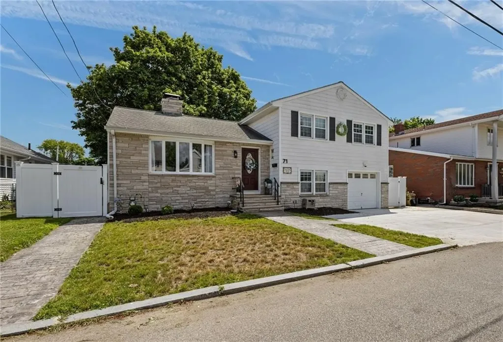 71 Garfield Street North Providence RI 02904