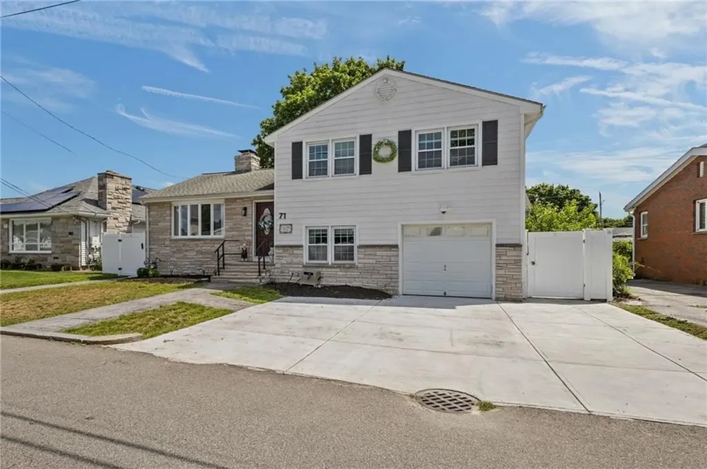 71 Garfield Street North Providence RI 02904