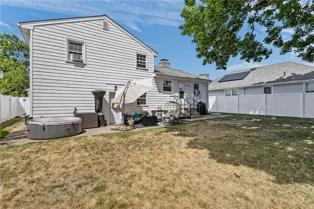71 Garfield Street North Providence RI 02904