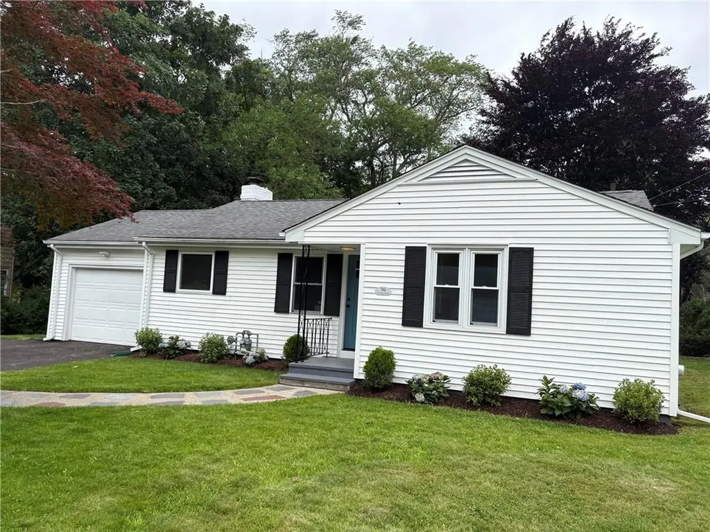 76 Beverly Road East Providence RI 02915
