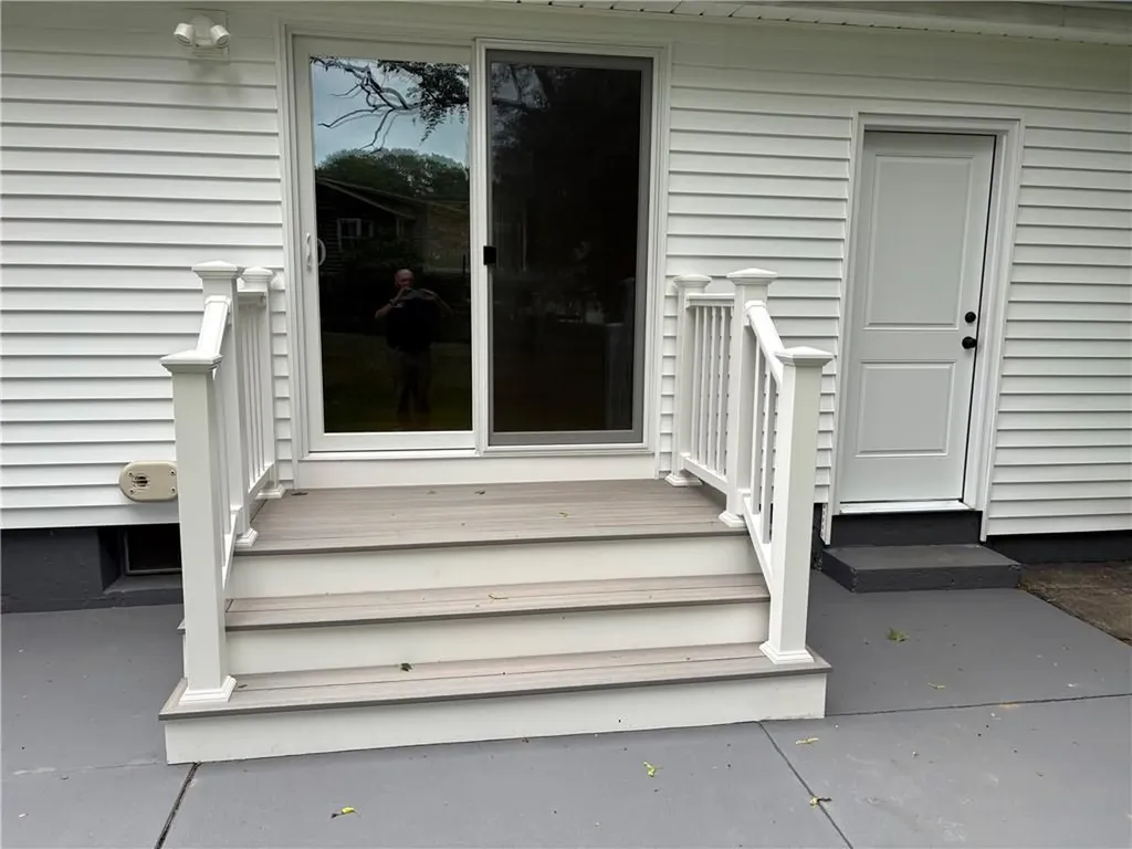 76 Beverly Road East Providence RI 02915