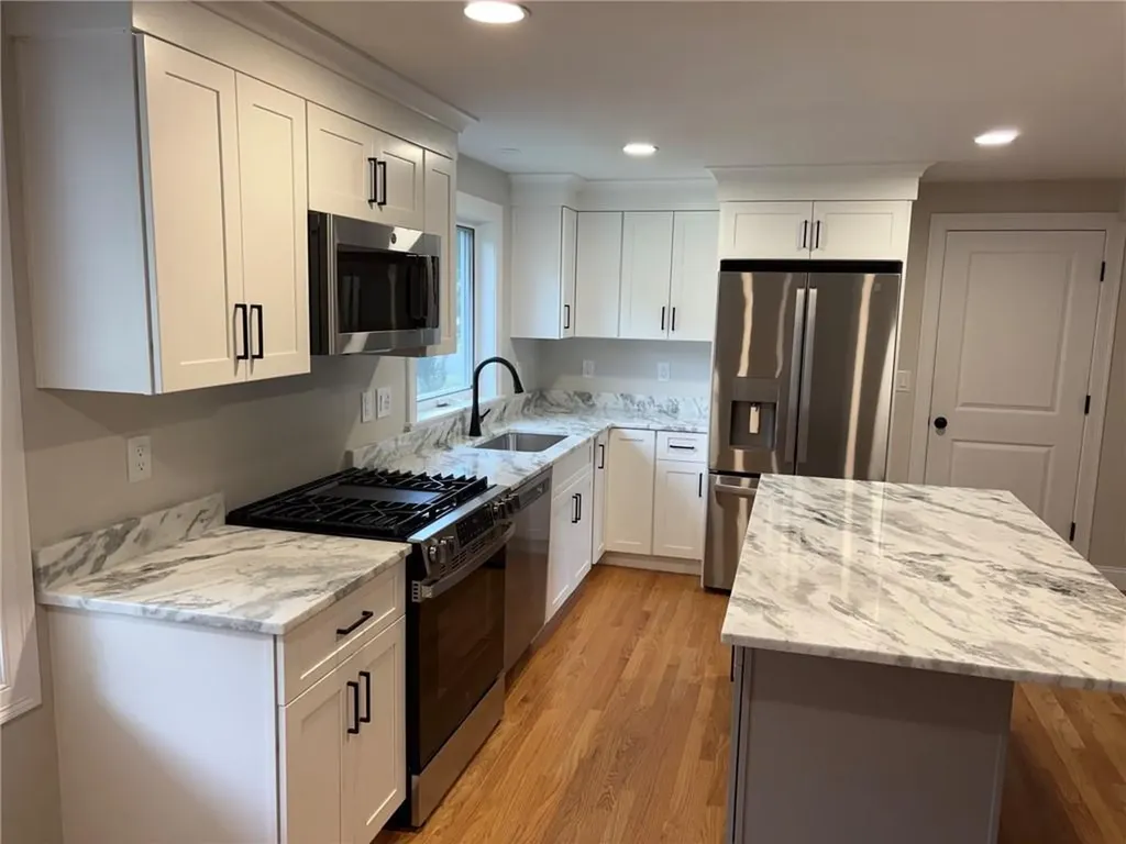 76 Beverly Road East Providence RI 02915