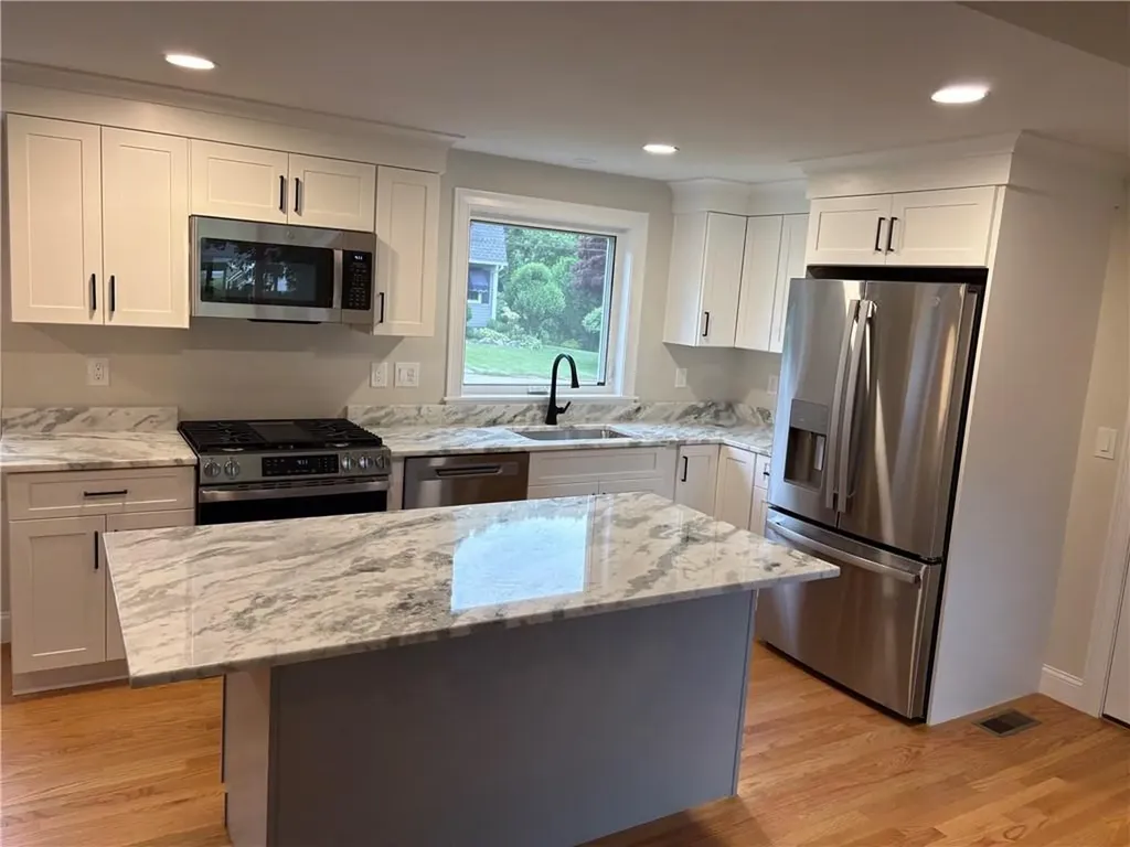 76 Beverly Road East Providence RI 02915