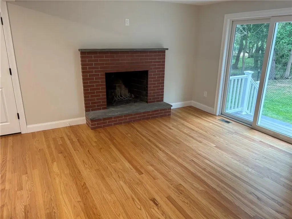 76 Beverly Road East Providence RI 02915