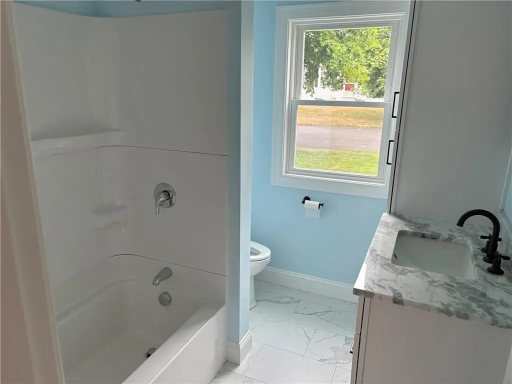 76 Beverly Road East Providence RI 02915