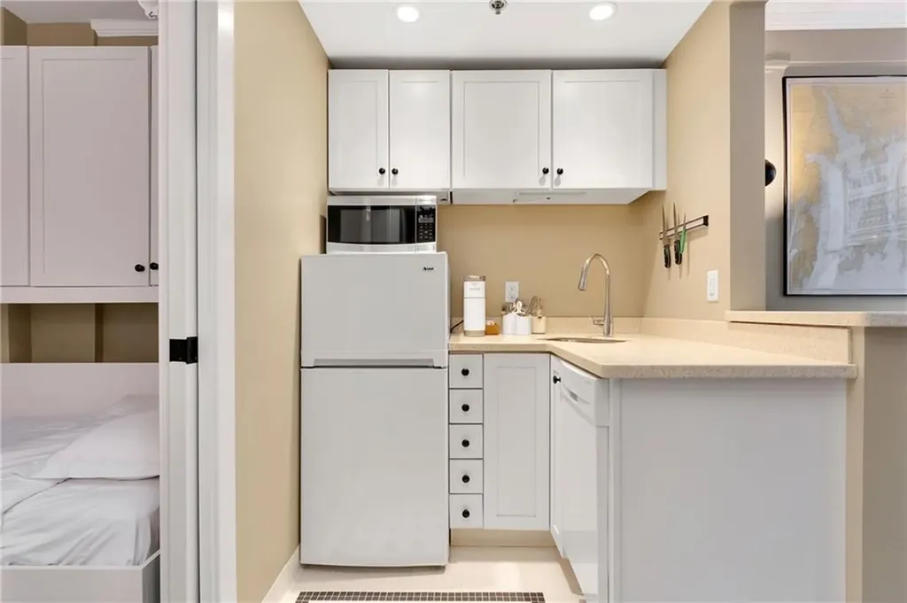 65 Weybosset Street Providence RI 02903