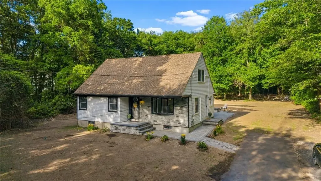 380 Brayton Road Tiverton RI 02878