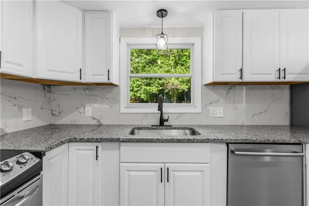 380 Brayton Road Tiverton RI 02878