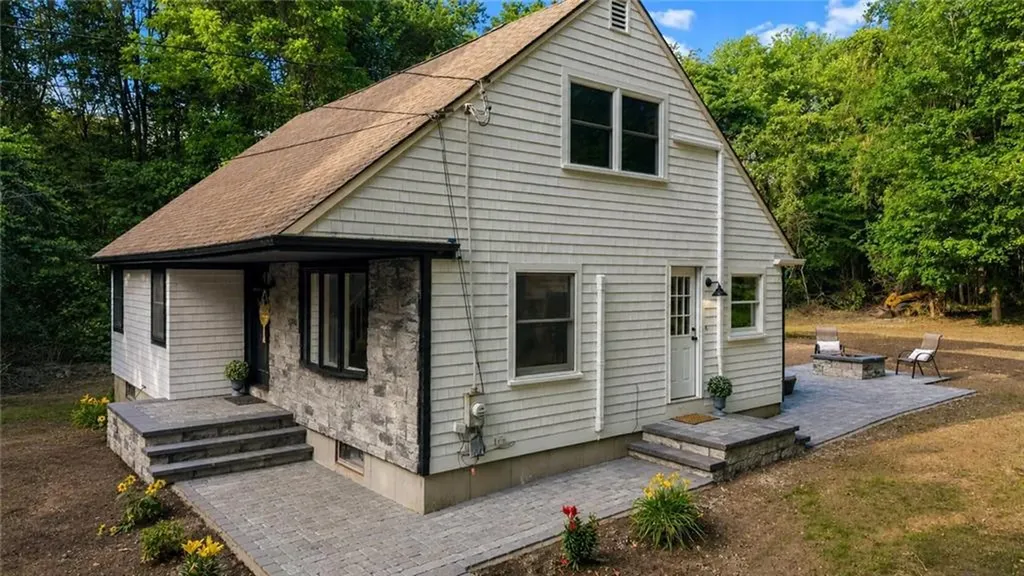 380 Brayton Road Tiverton RI 02878