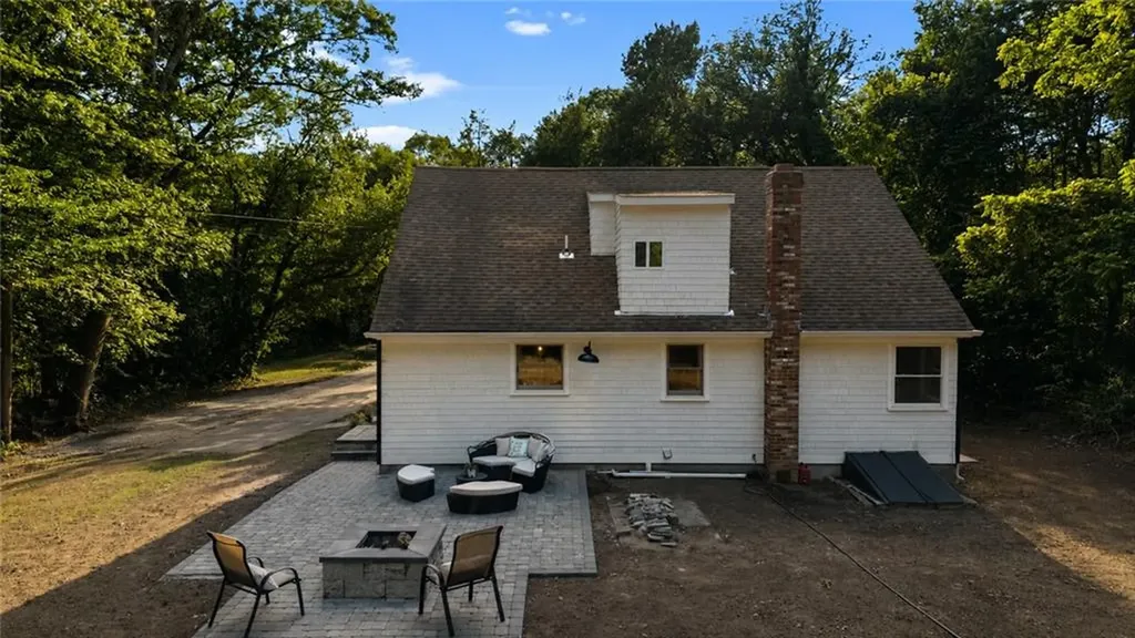 380 Brayton Road Tiverton RI 02878