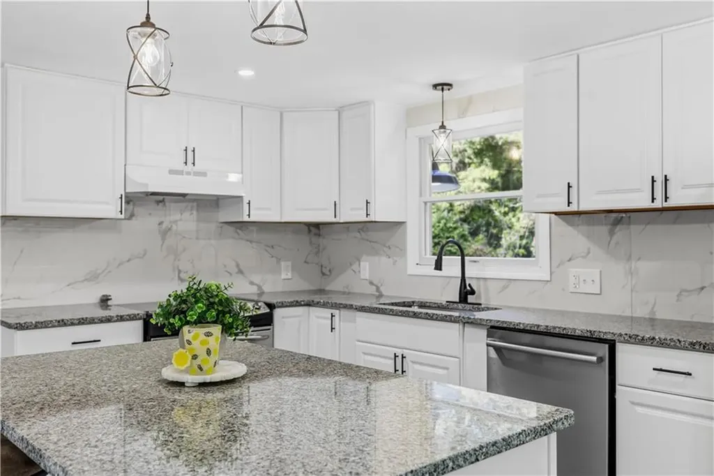380 Brayton Road Tiverton RI 02878