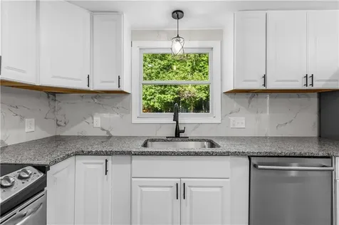 380 Brayton Road Tiverton RI 02878