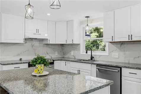 380 Brayton Road Tiverton RI 02878
