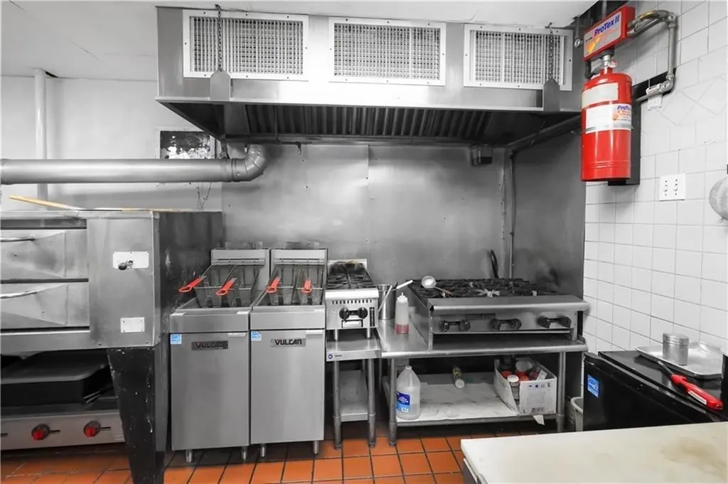 693 Oaklawn Avenue Cranston RI 02920