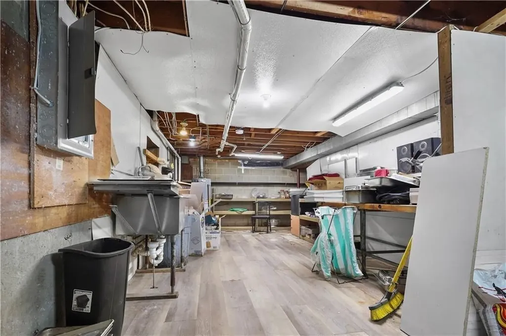 693 Oaklawn Avenue Cranston RI 02920