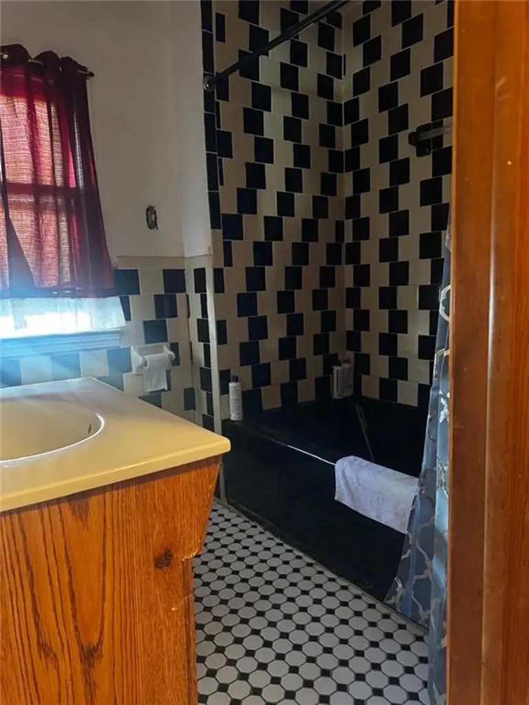 73 Benedict Street Providence RI 02907