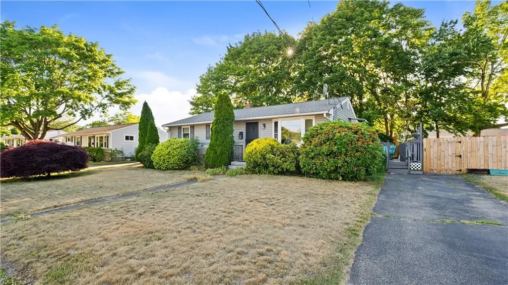 59 Liverpool Street Warwick RI 02886