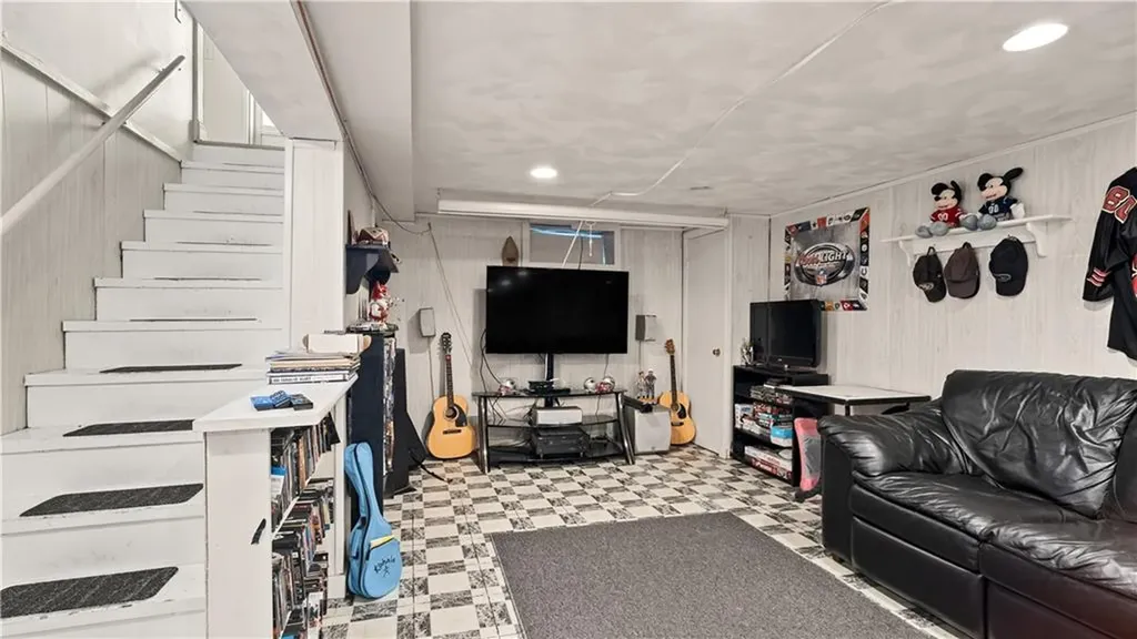 59 Liverpool Street Warwick RI 02886
