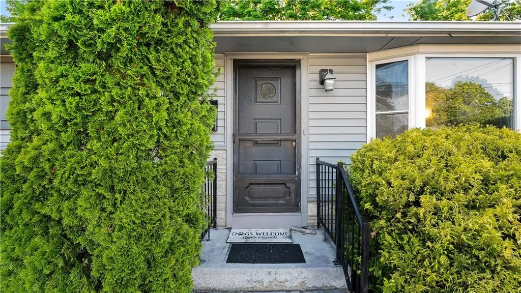 59 Liverpool Street Warwick RI 02886