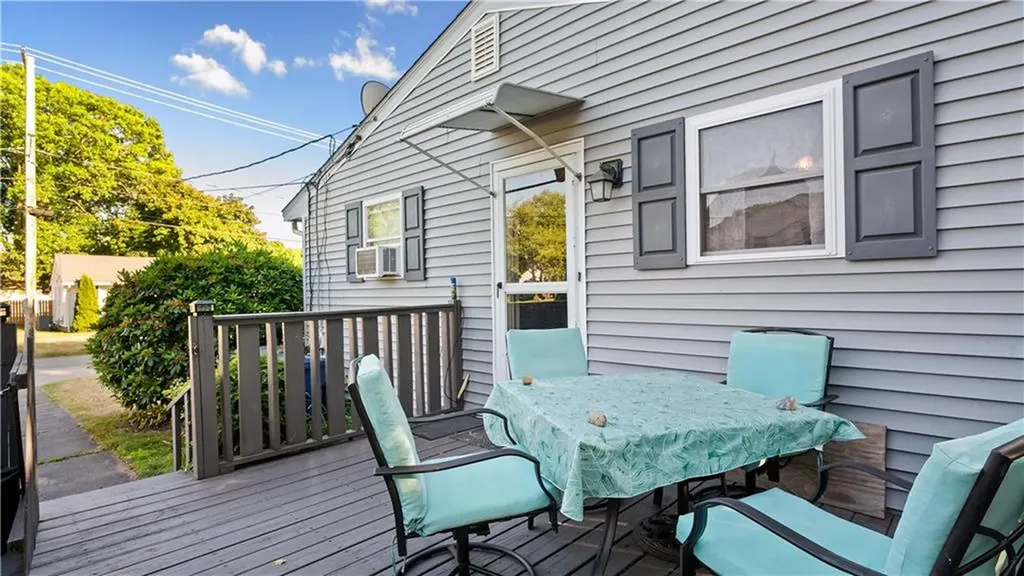 59 Liverpool Street Warwick RI 02886